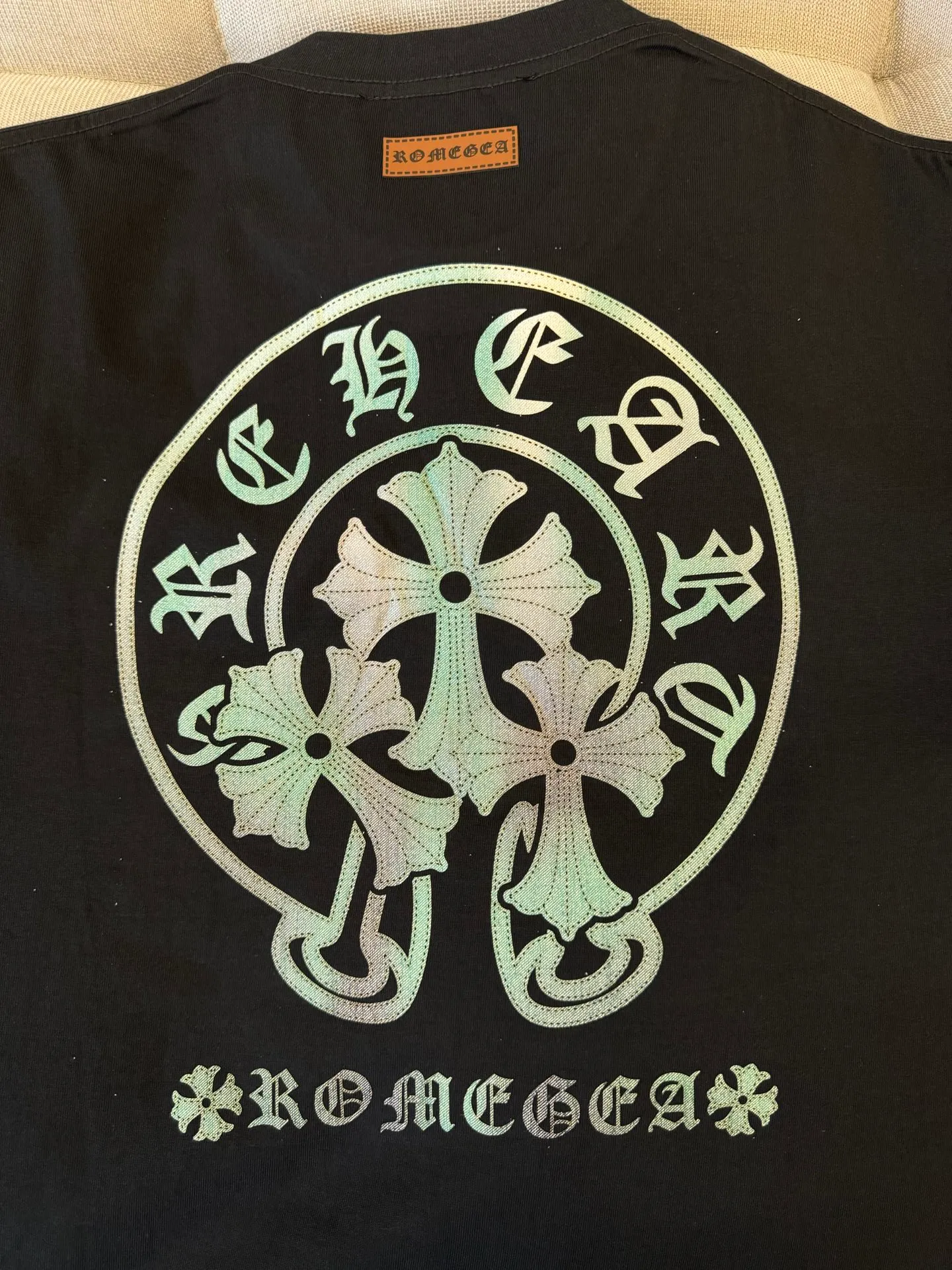 P180 Chrome Hearts unisex short-sleeved T-shirt, light luxury, customized cross logo stamp gradient process, 320g 100% double yarn pure cotton fabric, collar label, hangtag, main mark and three complete labels. Size: S M L XL